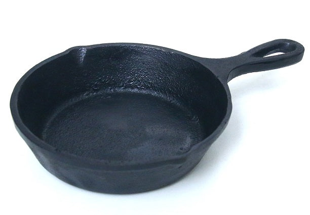 Mini cast iron frying pan for desserts and eggs