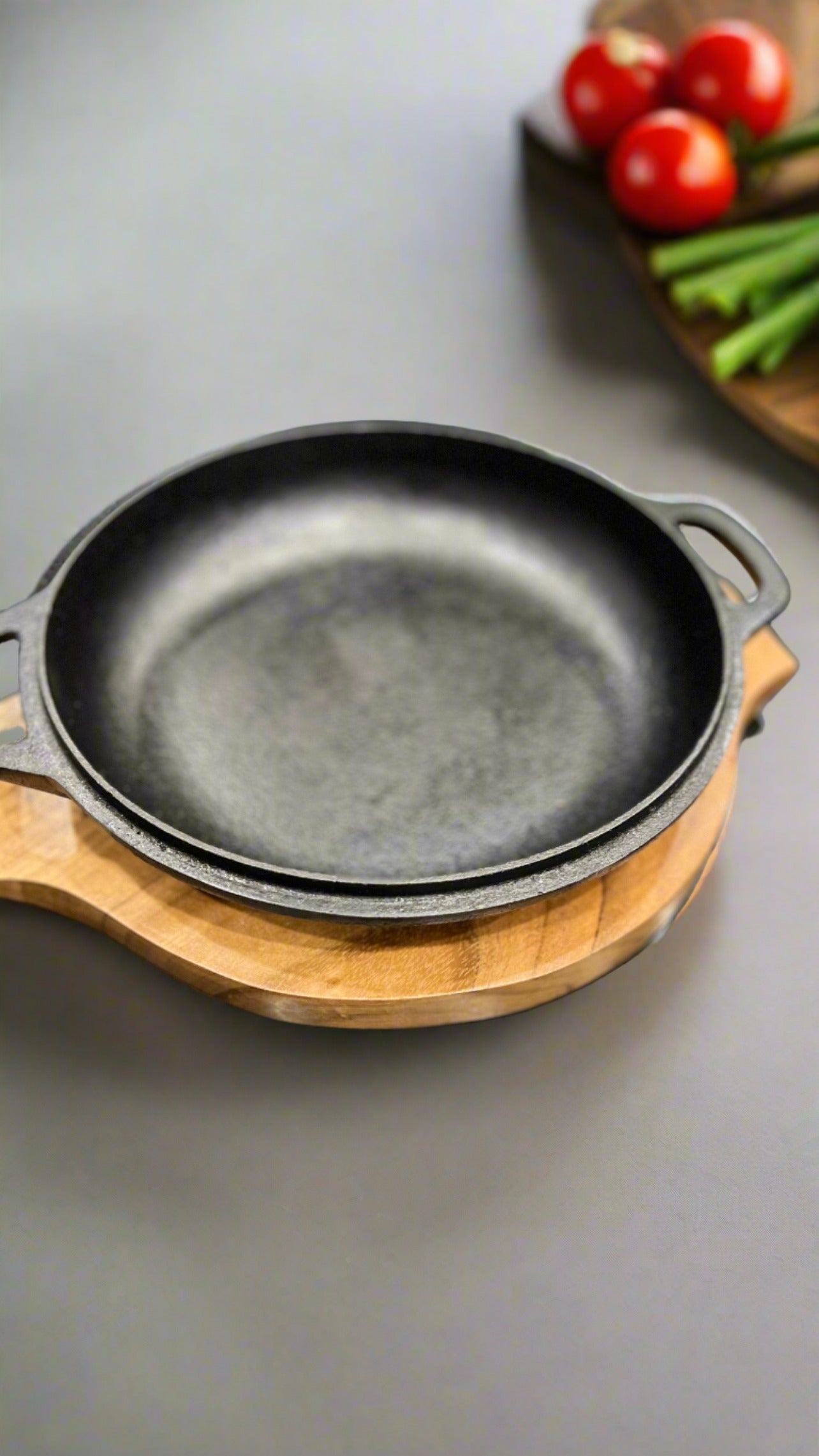 Sizzler 9.5" (24 CM) Round 2in1 Sizzler Plate and Skillet, Cast Iron Krucible Kitchen