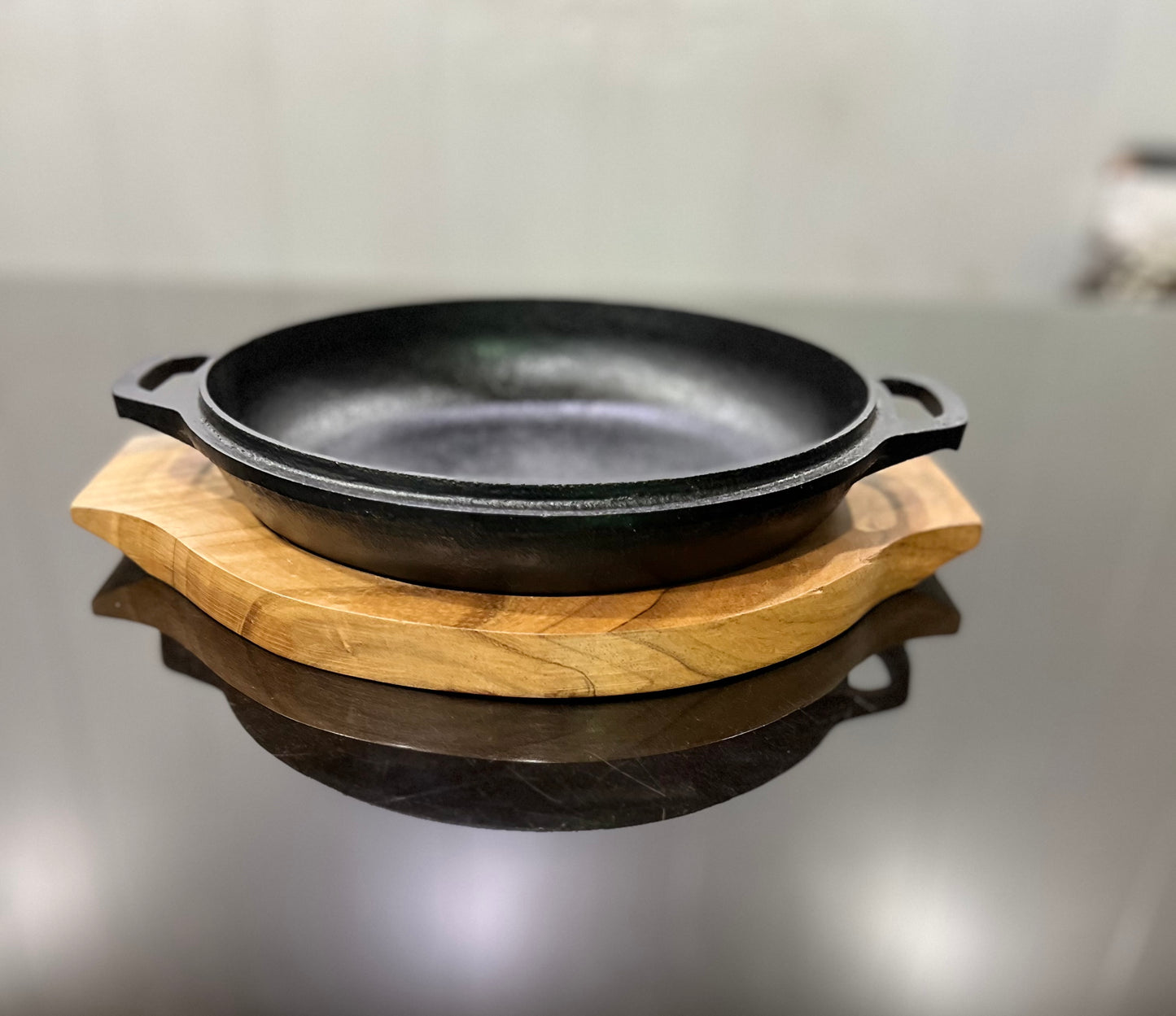 Sizzler 9.5" (24 CM) Round 2in1 Sizzler Plate and Skillet, Cast Iron Krucible Kitchen