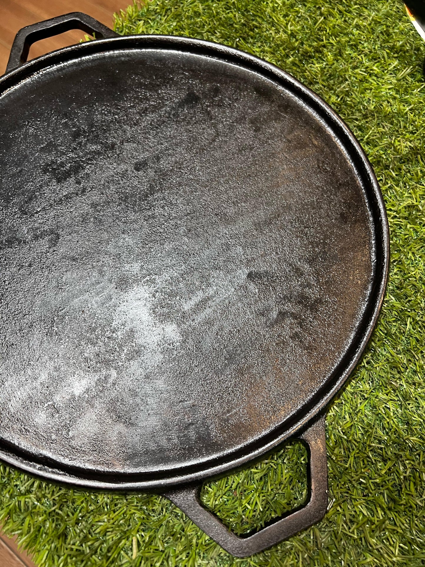 Tawa 12 In Dual Handle Classic, Cast Iron Krucible Kitchen Seasoned
