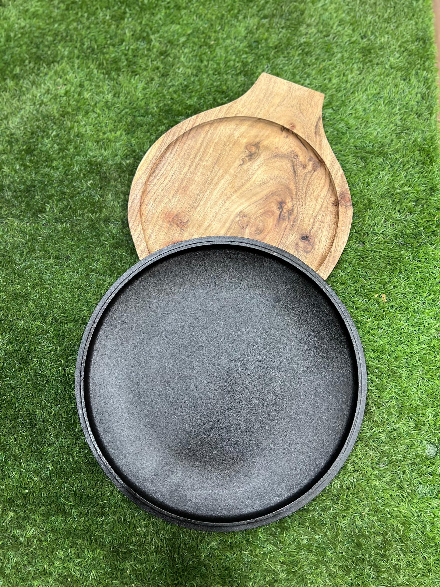 Sizzler 12.5" (31 CM) Round 2in1, Cast Iron Krucible Kitchen